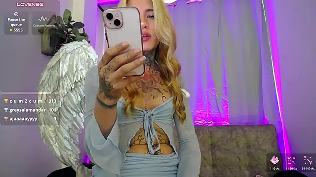 luc11_lov3 live cam on Stripchat
