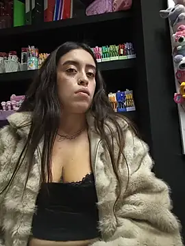MissNyraSecret live cam on Stripchat