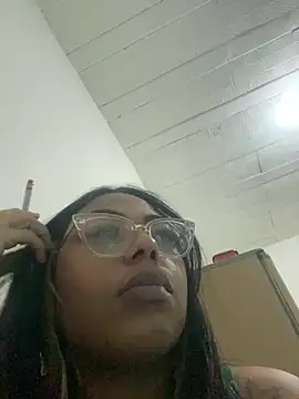Indiahottt live cam on Stripchat