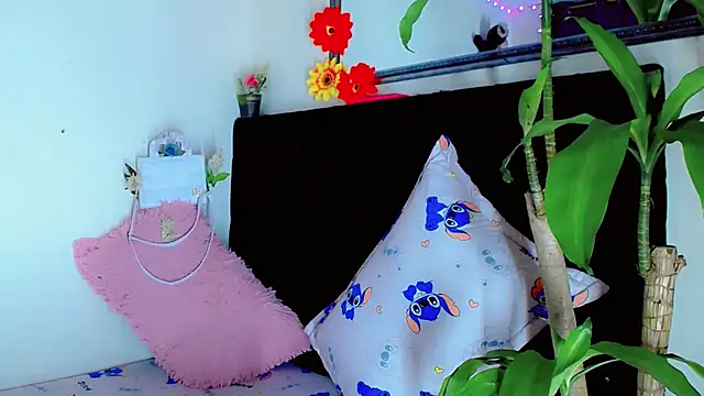 NathalialLooes live cam on Stripchat