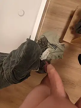 Essie_deLona