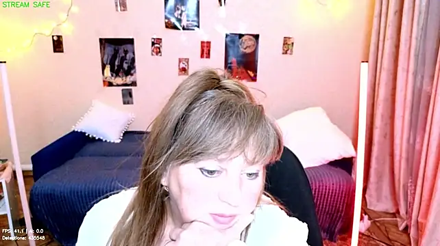 Melania_Cook live cam on Stripchat