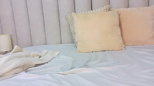 LilithMonroe__ live cam on Stripchat