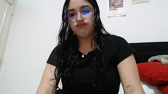 InocentHeaven1 live cam on StripChat