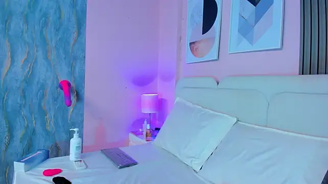 Clawdeen__wolf live cam on Stripchat