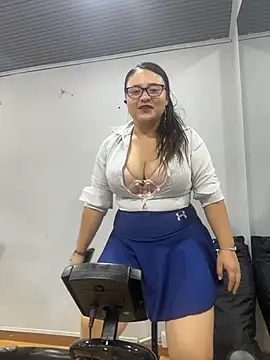 LuisAny live cam on Stripchat