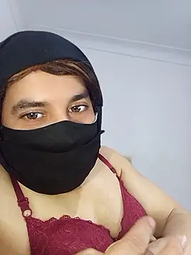 Banouti_23 live cam on StripChat