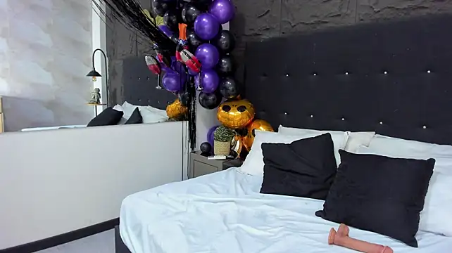 KattieTylor live cam on Stripchat
