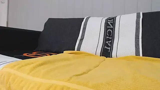 lilchristian@xh live cam on Stripchat