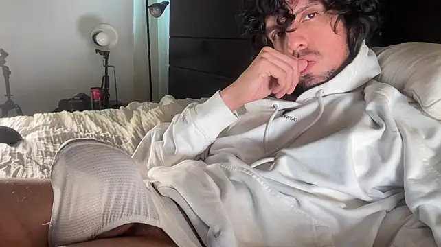 beranco19 live cam on Stripchat