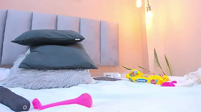 mayaevansmg live cam on Stripchat