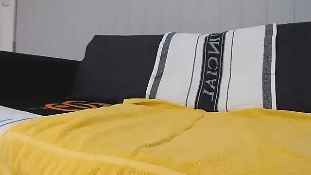 lilchristian@xh live cam on Stripchat