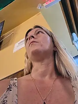 NikkiBlisss live cam on Stripchat