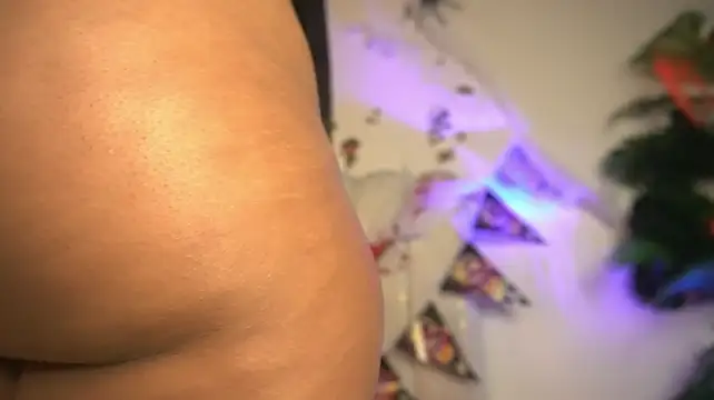 pocahotass_11 live cam on Stripchat
