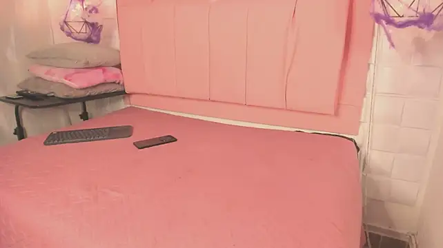 Aurora_Benett12 live cam on Stripchat