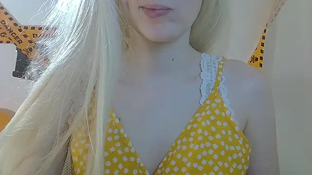 ViraVrema live cam on Stripchat