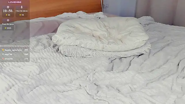 CleotildePiel live cam on Stripchat