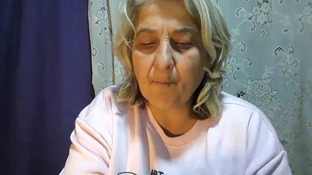 ExquisiteMature live cam on Stripchat