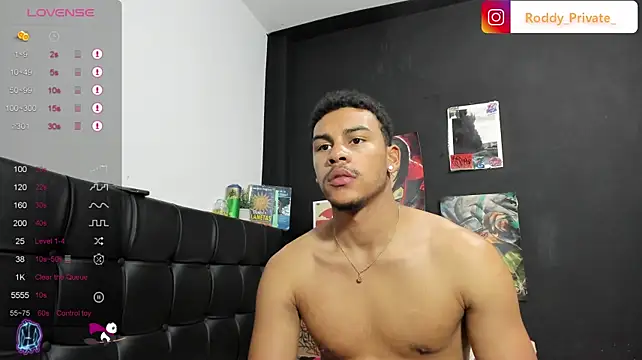 RoddyRich11 live cam on Stripchat