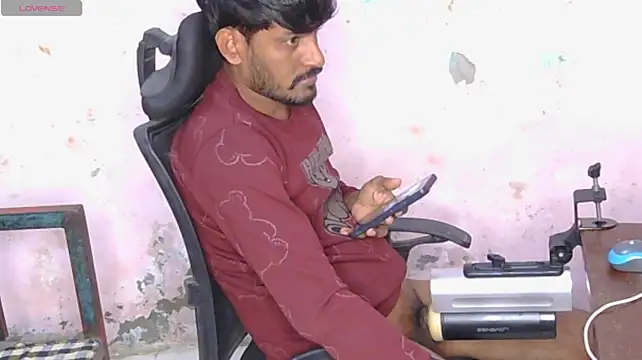 Yuvi_hot live cam on Stripchat