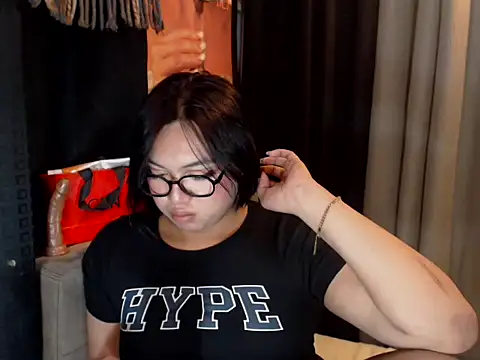 AsianHotPrecious live cam on Stripchat