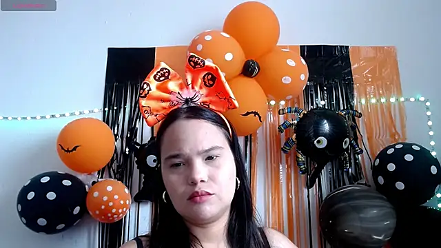 nicolle_jenifer live cam on Stripchat