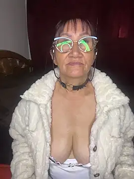 Savvanahh live cam on Stripchat