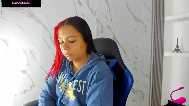 Charis_21 live cam on Stripchat