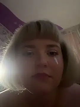 LoloMensens live cam on Stripchat