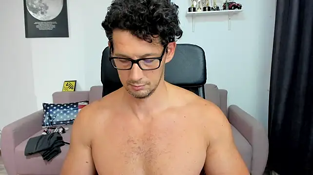 BrutusK08 live cam on Stripchat