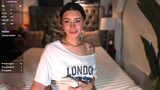 ParisianDoll live cam on Stripchat