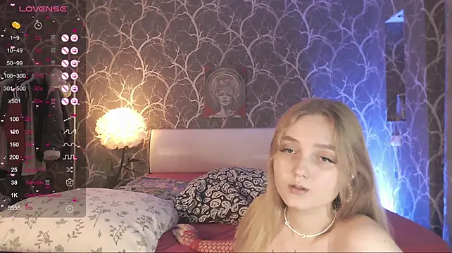 MiaMiaMeow live cam on Stripchat
