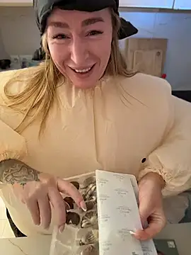 christinasiemone (F milf) - OH HI. Hello, hola, hejsan..