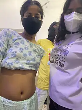 hot_janvi_的直播畫面