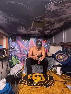 OmarSalasxh33 live cam on Stripchat