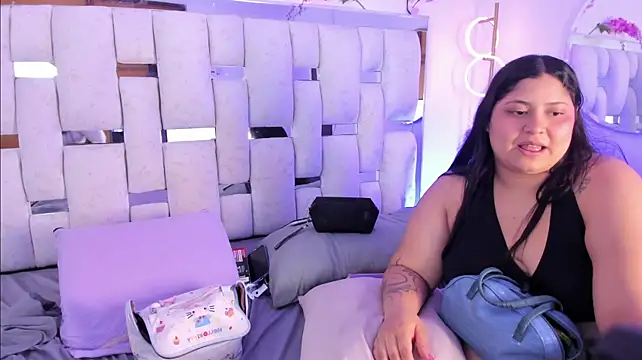Mia_roussee_的直播畫面