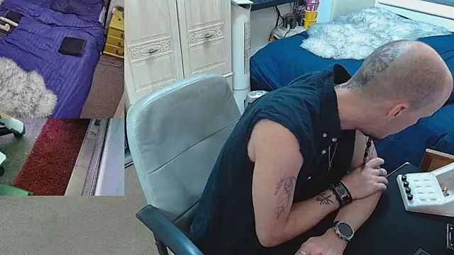 ryder2012 live cam on Stripchat