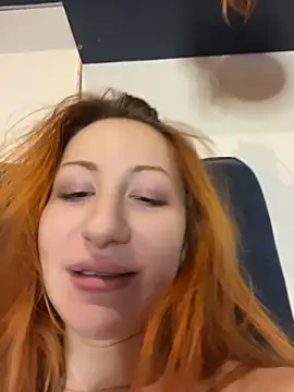 DaddysLittleSlutfox webcam