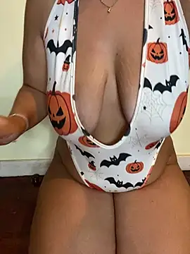 MissLexxxie live cam on Stripchat