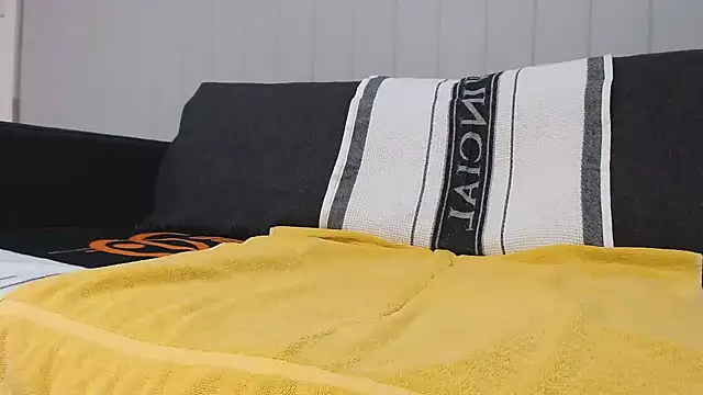 lilchristian@xh live cam on Stripchat