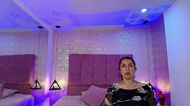 Victoria_Elektra live cam on Stripchat