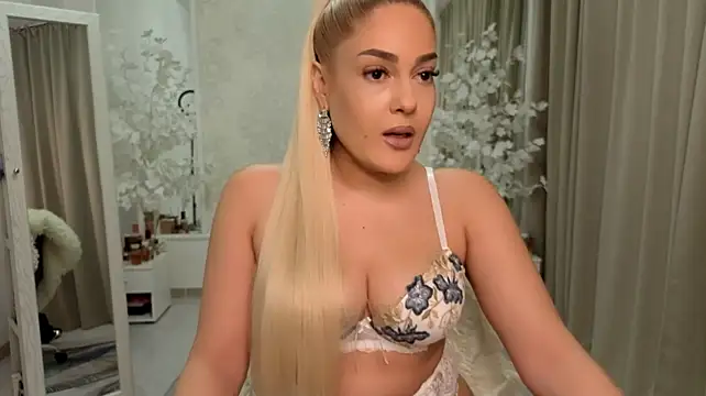 XsellenaX live cam on Stripchat