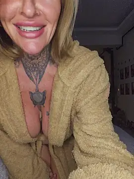 MommyBlairVIP in diretta in cam