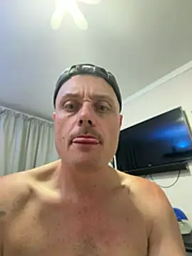 2hornyguyz