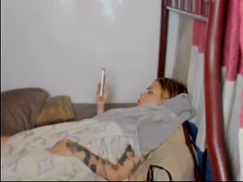 Superiorbigcock's cam show statistics and live stream