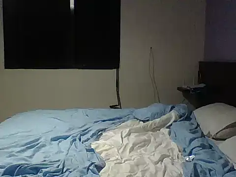 Zikoriko live cam on Stripchat