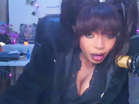 Anaconda2350 live cam on Stripchat
