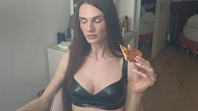 Lindabreezeof live now