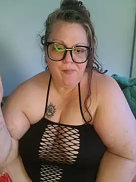 ticklesquirt live now