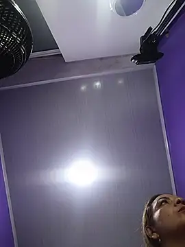 Milf-Prettyboobs的直播畫面
